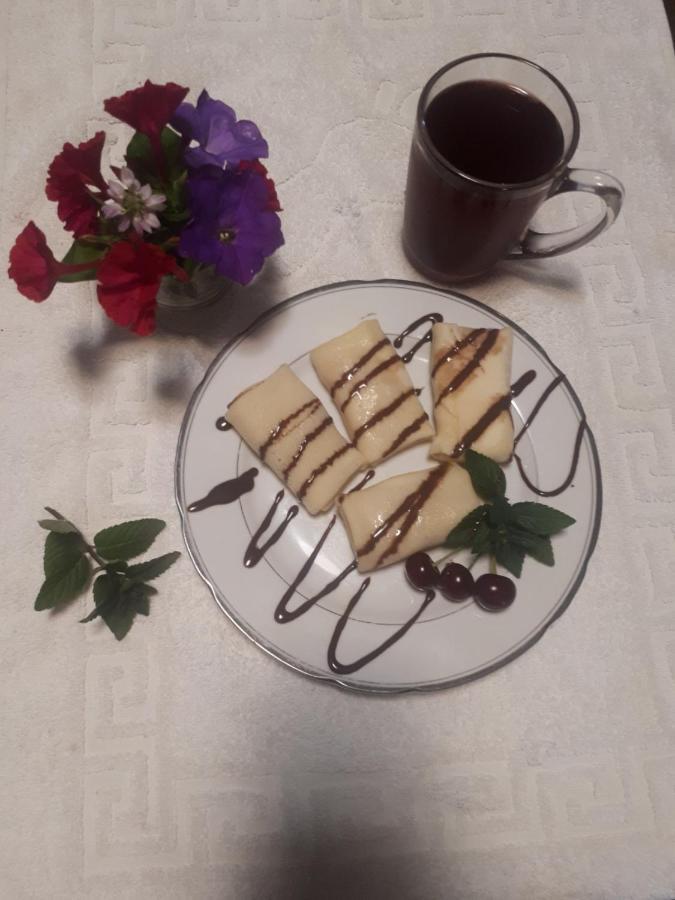 Отель Маленький Рай 扎托卡 外观 照片